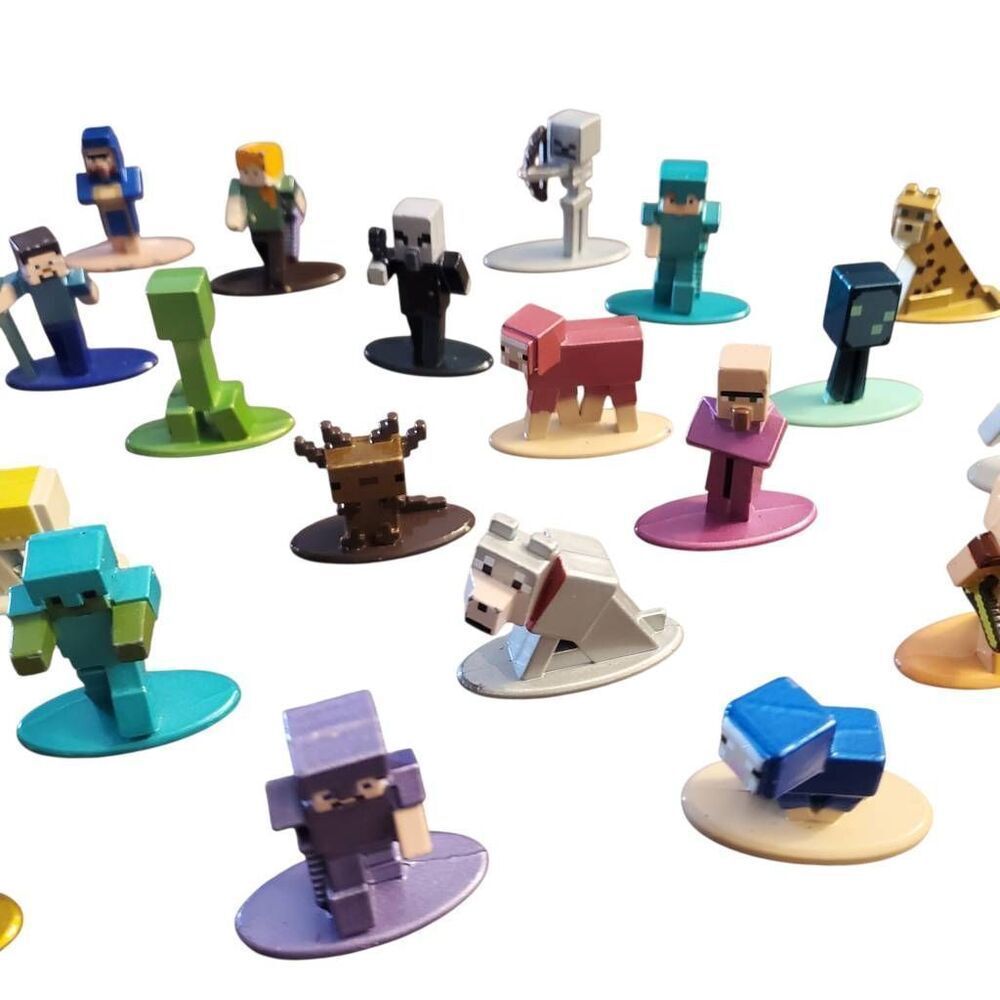 Lot of 32 Minecraft Nano Metalfigs by Jada Toys Die-Cast Metal Collectible Figur